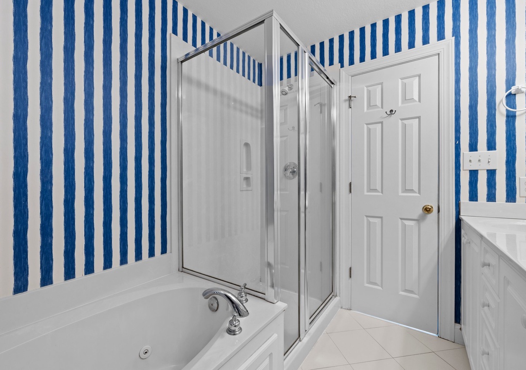 Top Floor King Suite Bathroom
