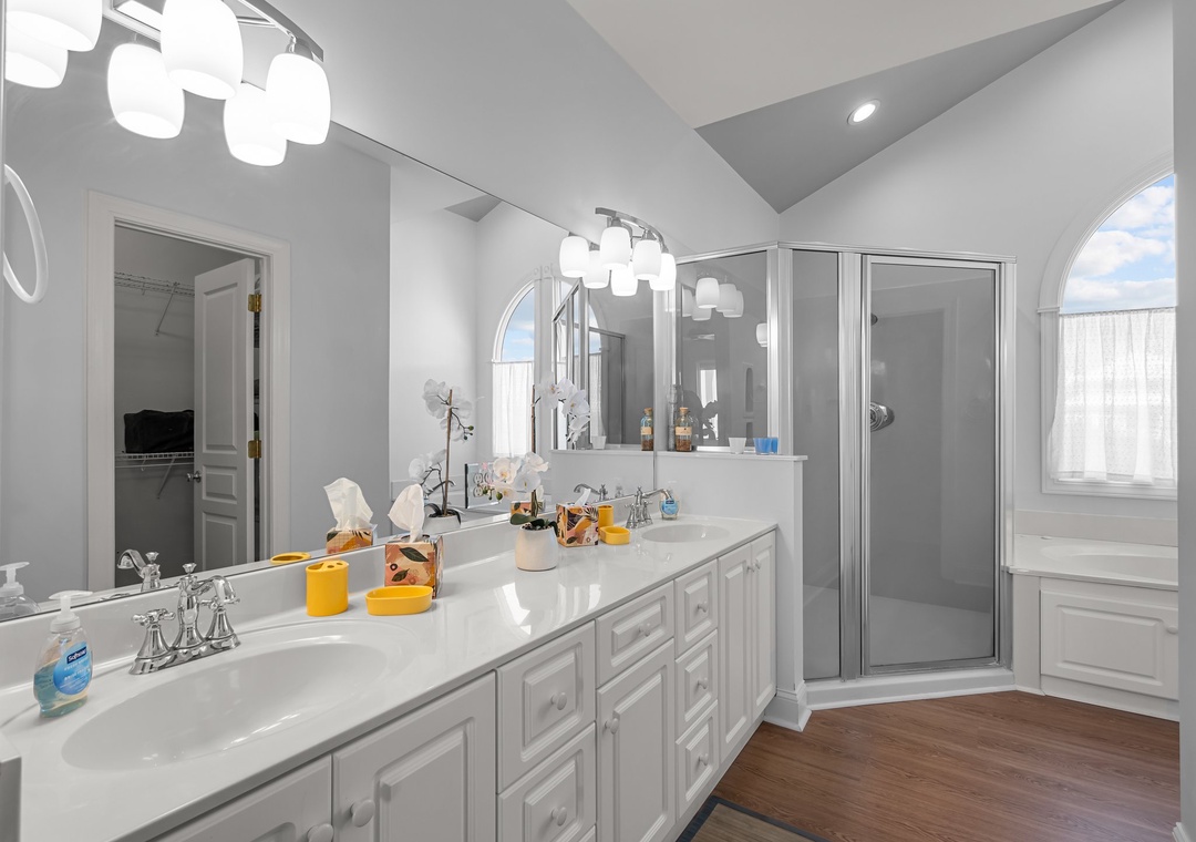 Top Floor King Bathroom
