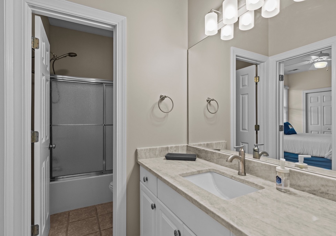 Sea Dream | Full Bathroom