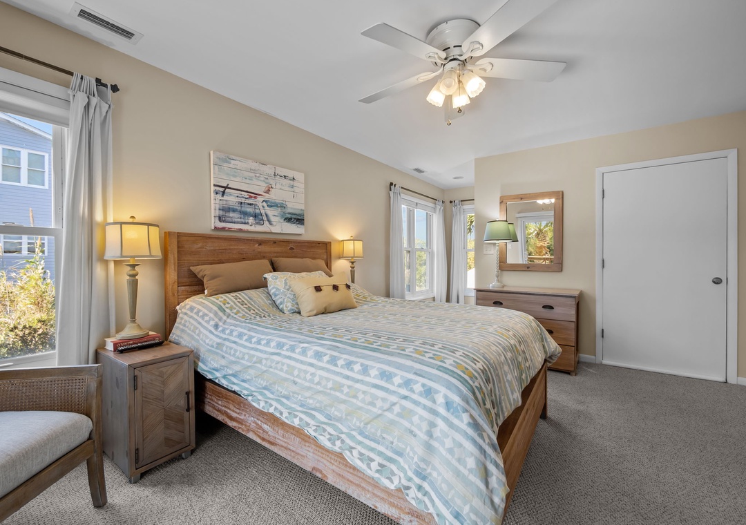 Mid-Floor Queen Room