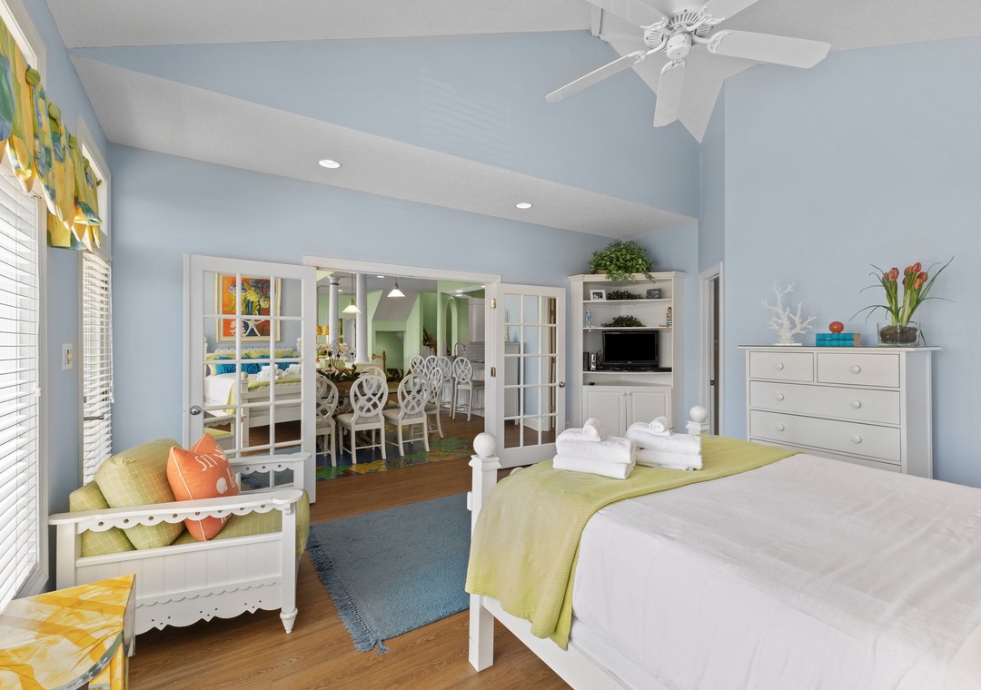 Mid-Floor Queen Room