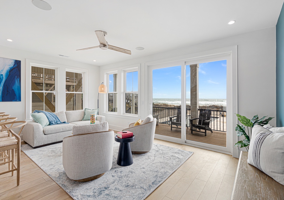 Sea Spray East | Oceanfront Lounge
