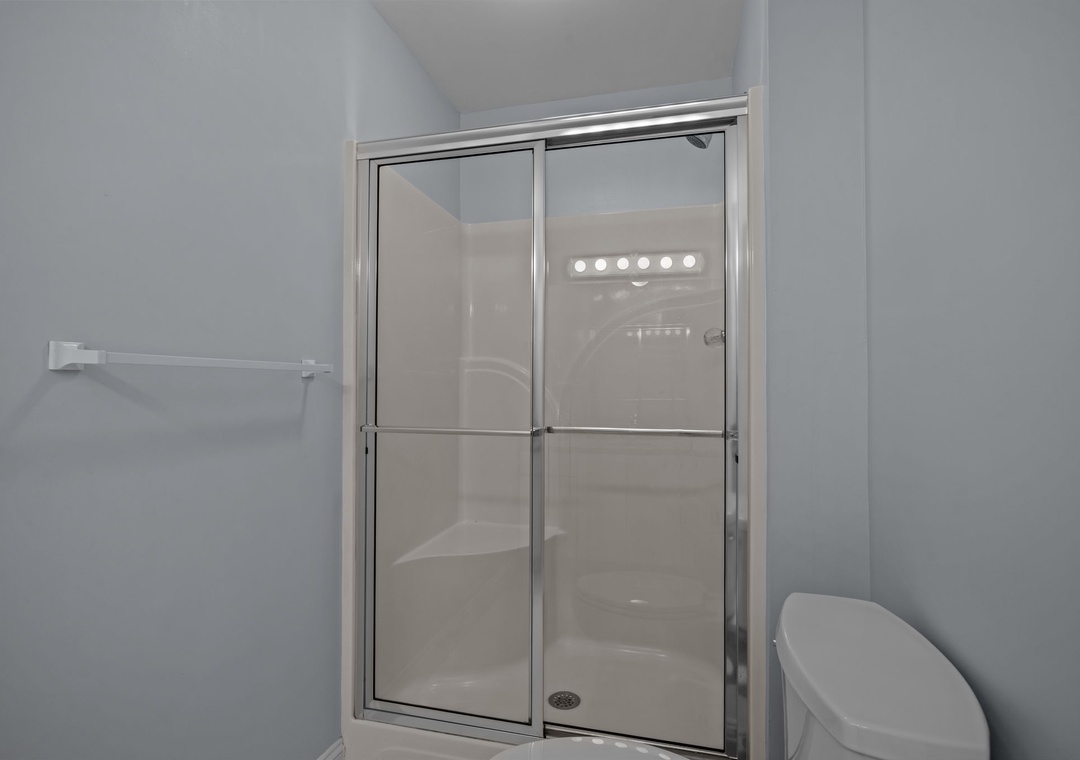 Top Floor Queen Suite Bathroom