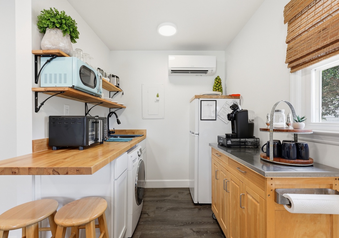 Dolphin Reach Down | Kitchen