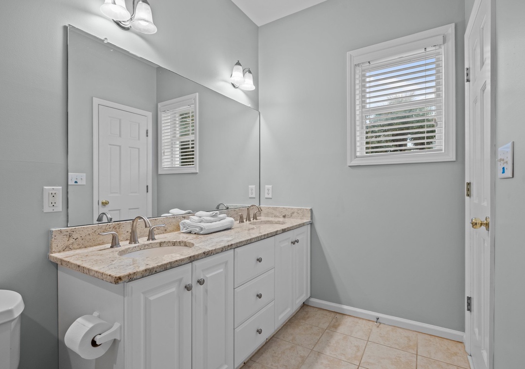 Master Bedroom Bathroom