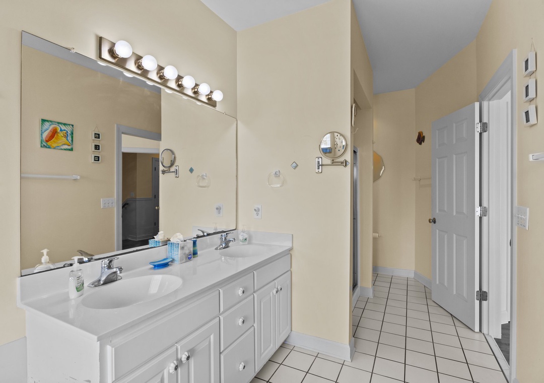 2 Attached Bathroom