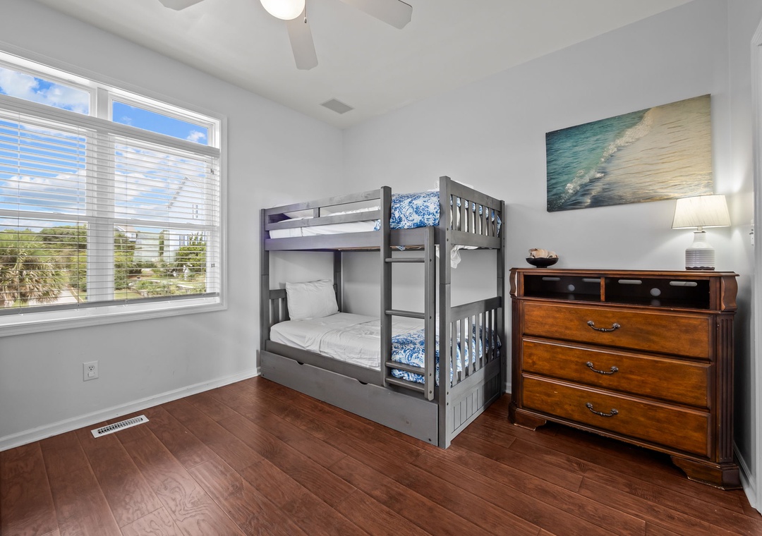 Mid-Floor Bunk Room