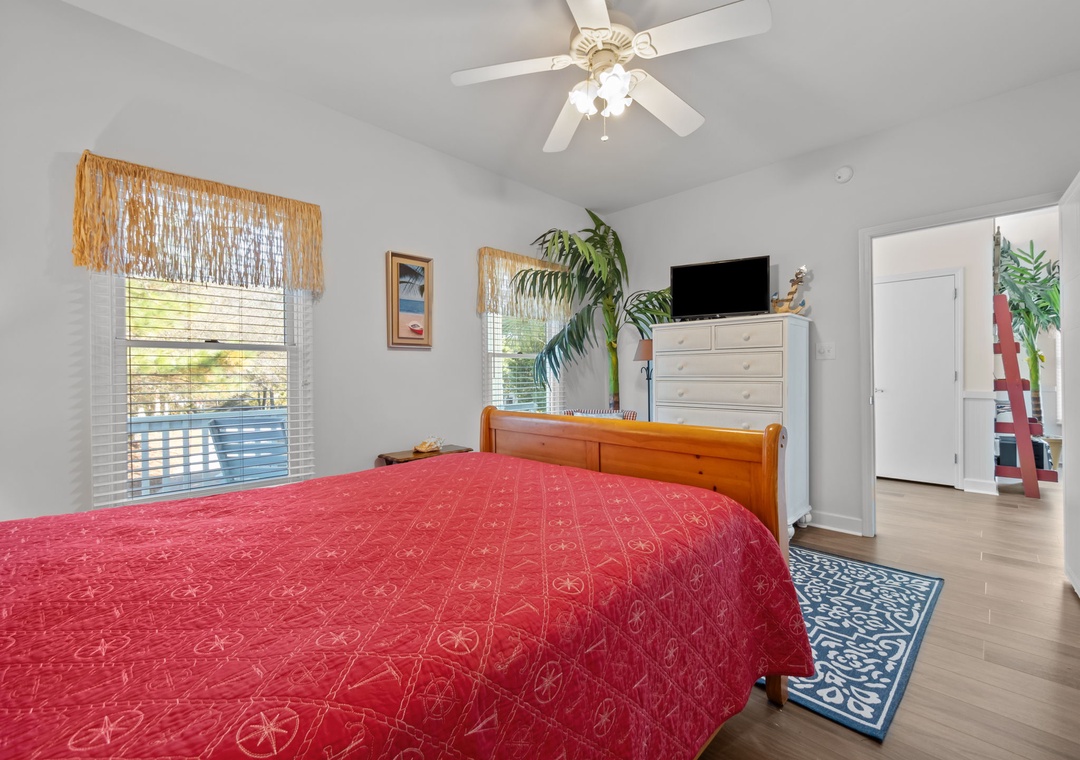 Main Floor Queen Suite