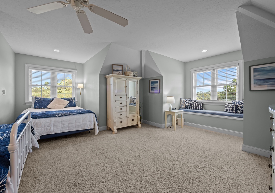 4th Floor Loft Room