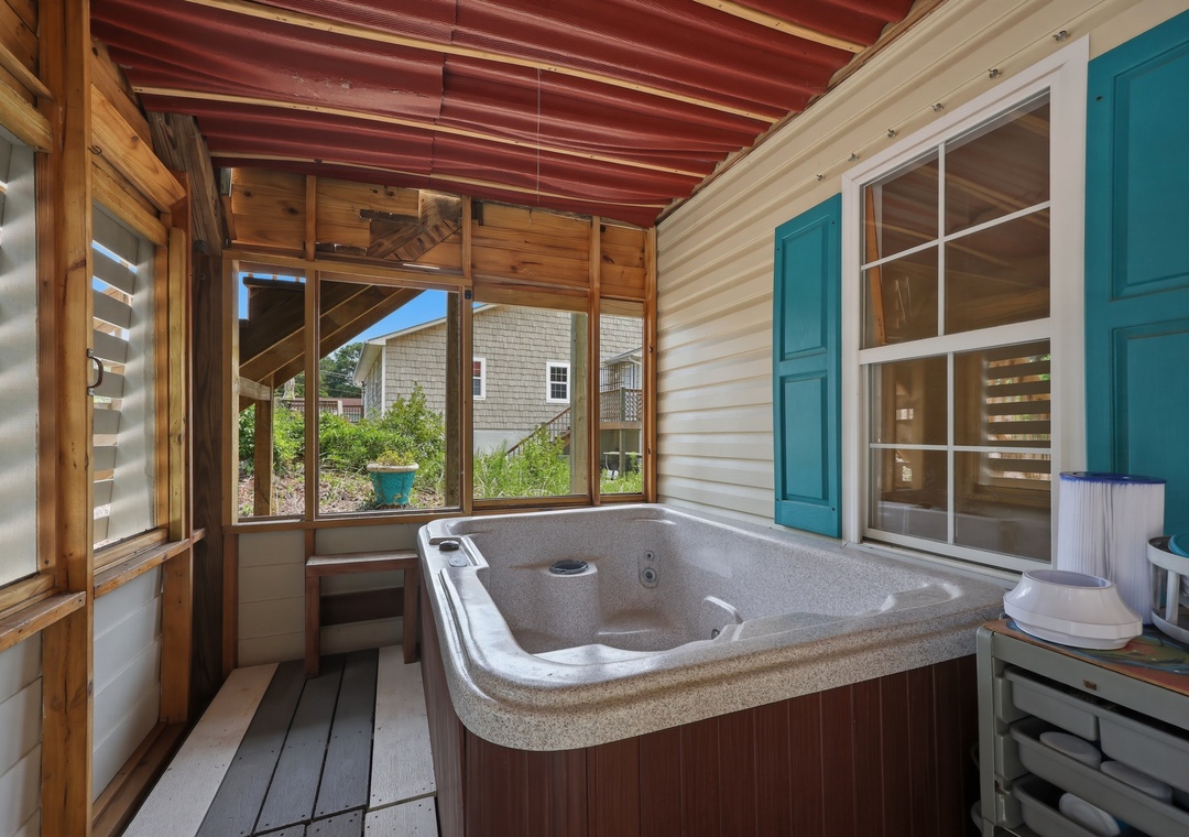 Ospreys Nest | Covered Deck with Hot Tub