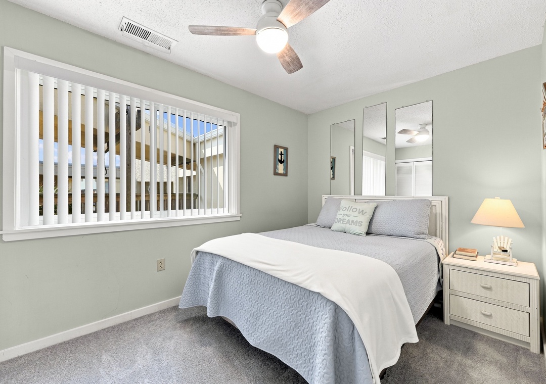 Char’s Cozy Condo | Queen Bedroom