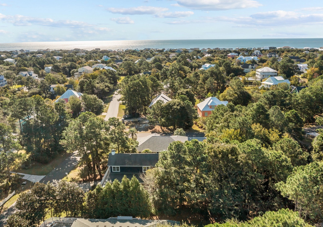 Neighborhood Facing the Ocean!