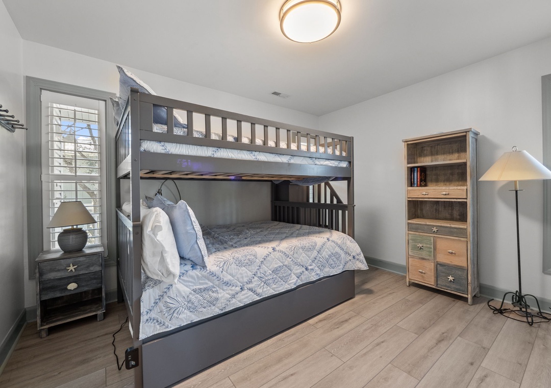 Mid-Floor Bunk Room