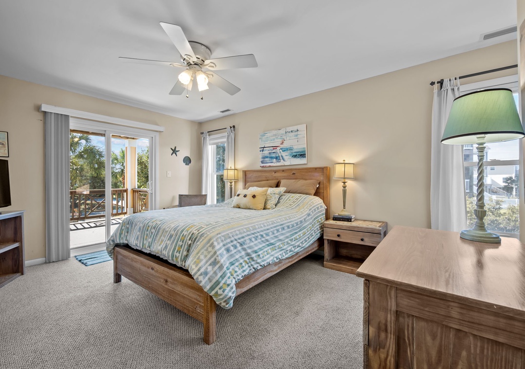 Mid-Floor Queen Room