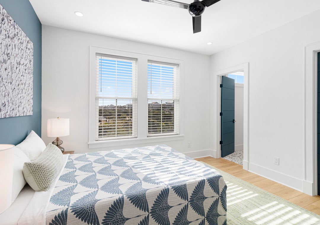 Sea Spray West | Queen Bedroom