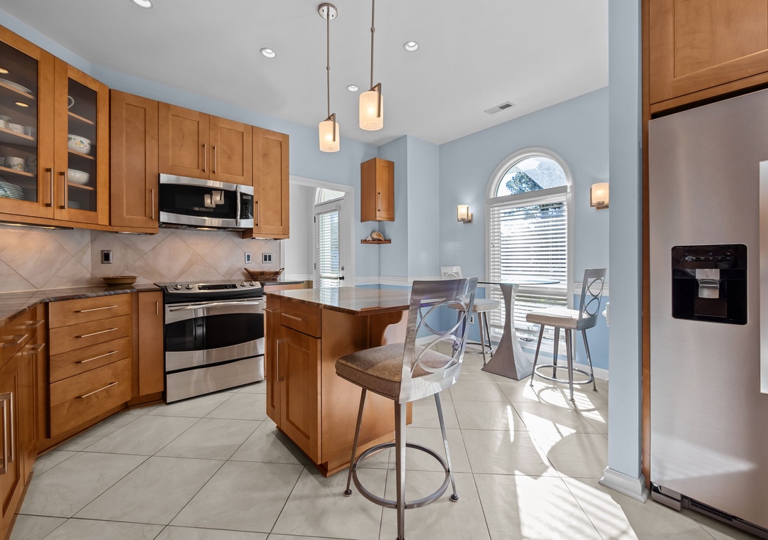 Kitchen and Breakfast Nook!