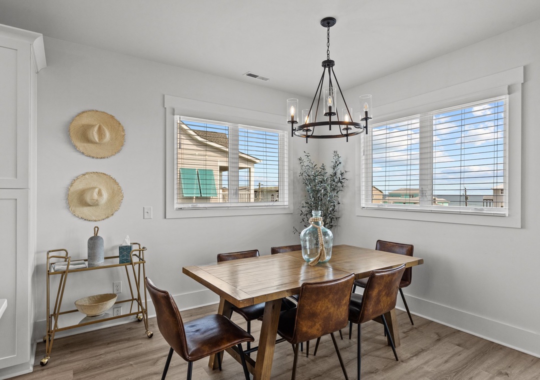 Waverlie's Watch | Dining Area