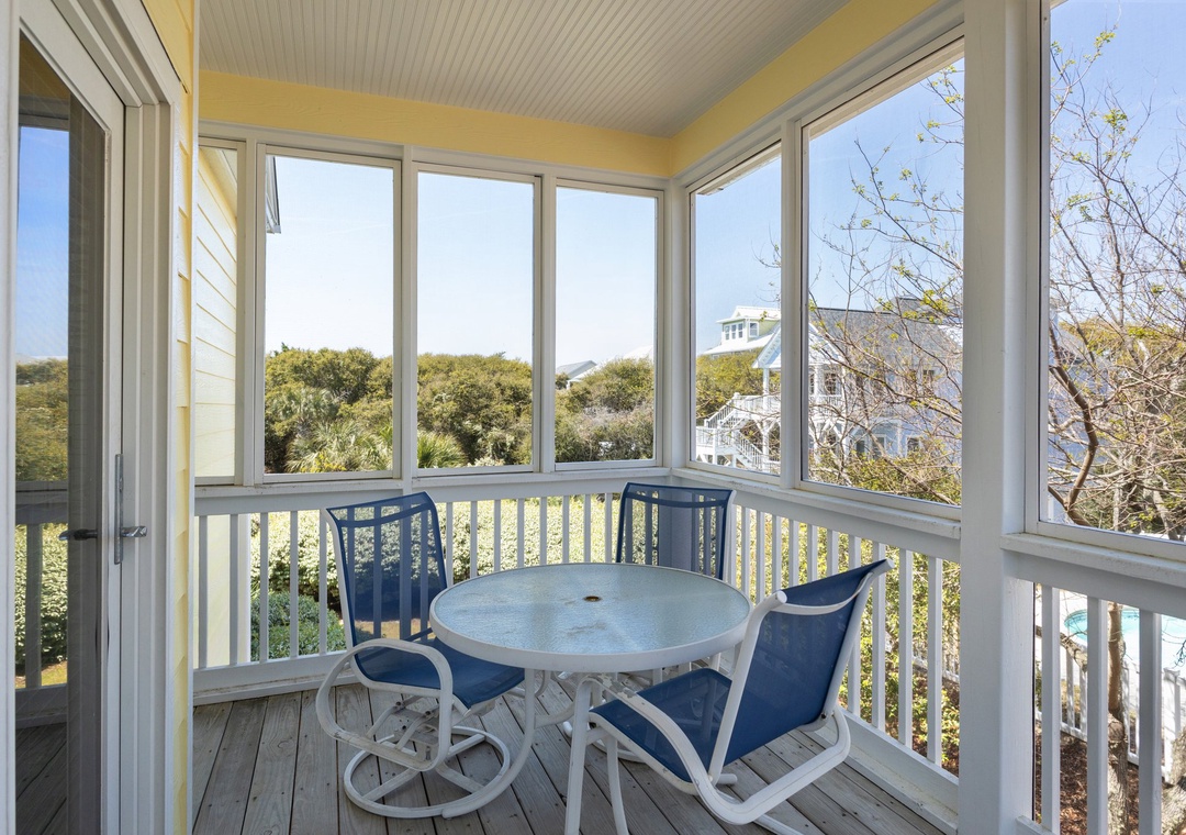 Screened in Porch for Dining!