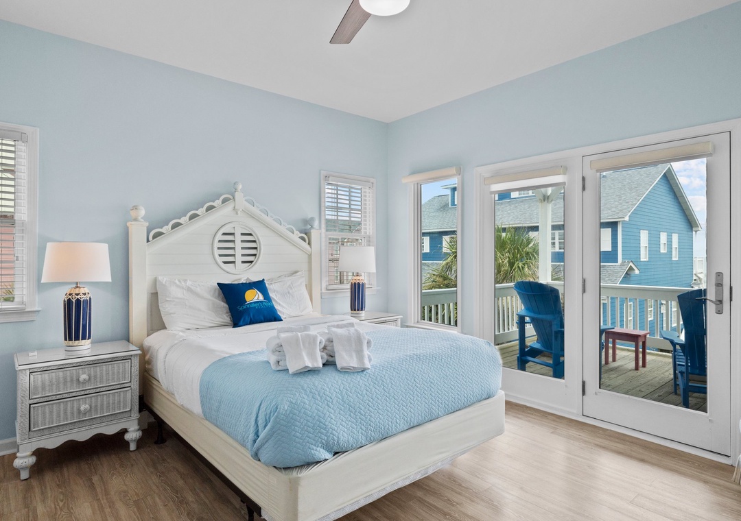 Mid-Floor Queen Room