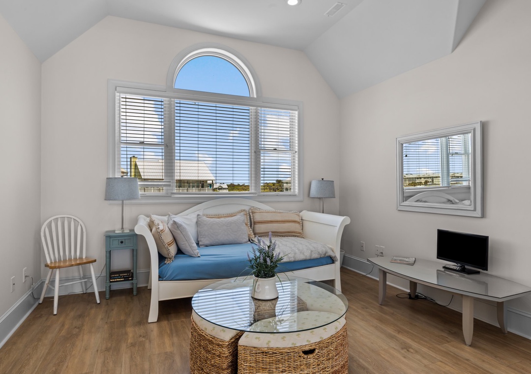 3rd floor Daybed
