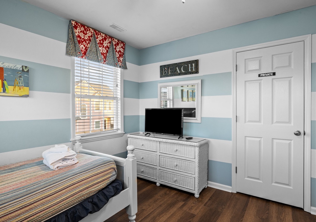 Guest room with 2 twins - 3rd level