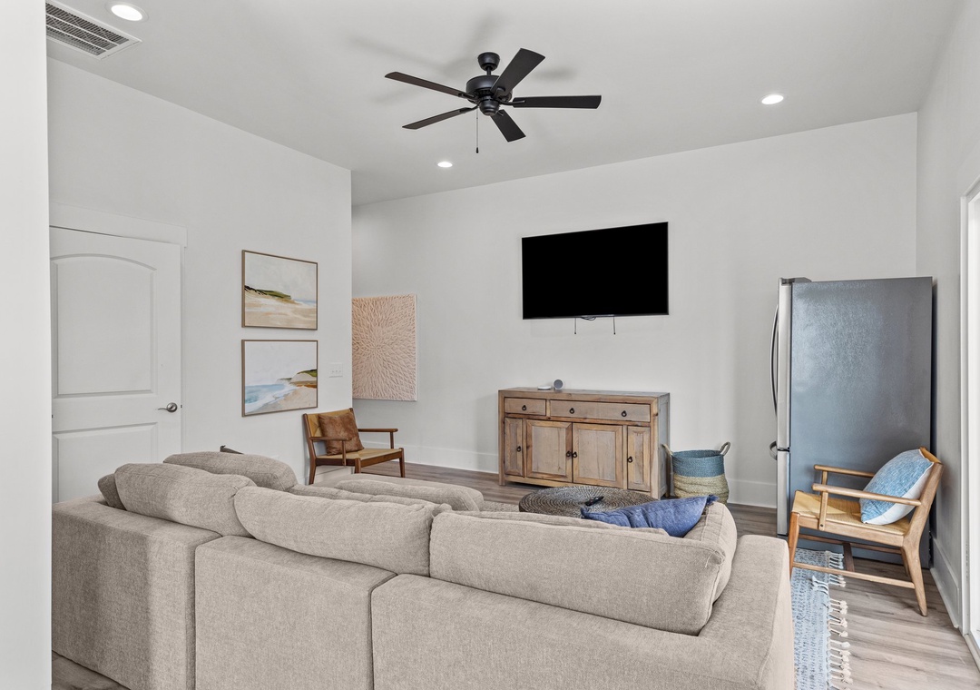 Waverlie's Watch | Lounge Area