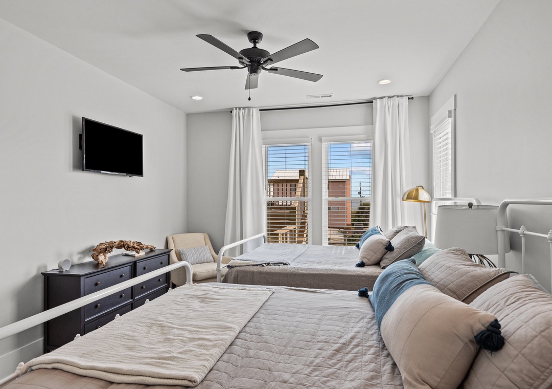 Waverlie's Watch | Queen Bedroom
