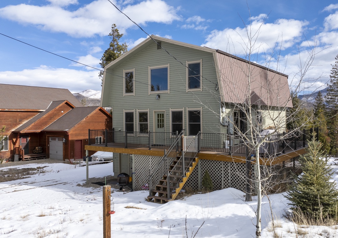 874 Kinnikinnick Rd