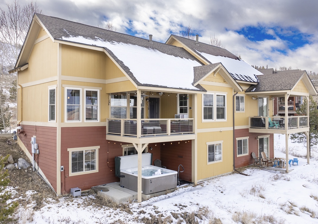 100 Fairway Lane