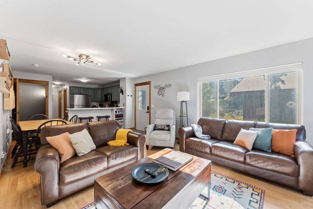 Sink into these plush leather sofas and enjoy your spacious open-plan living area, where natural light fills the room through large windows.
