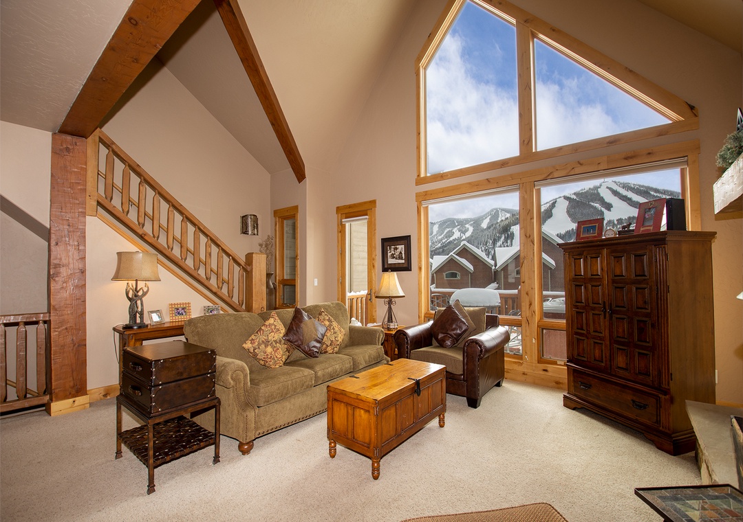 Relax in your vaulted living room while gazing at stunning mountain views through floor-to-ceiling windows.