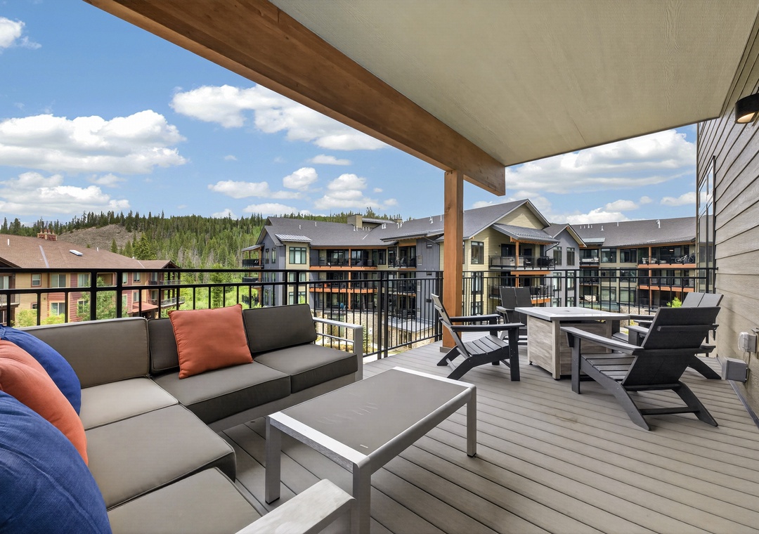 Settle into your private balcony with comfortable seating and open mountain views. Sip your morning coffee or unwind after a day of adventure in this peaceful, covered outdoor space designed just for you.