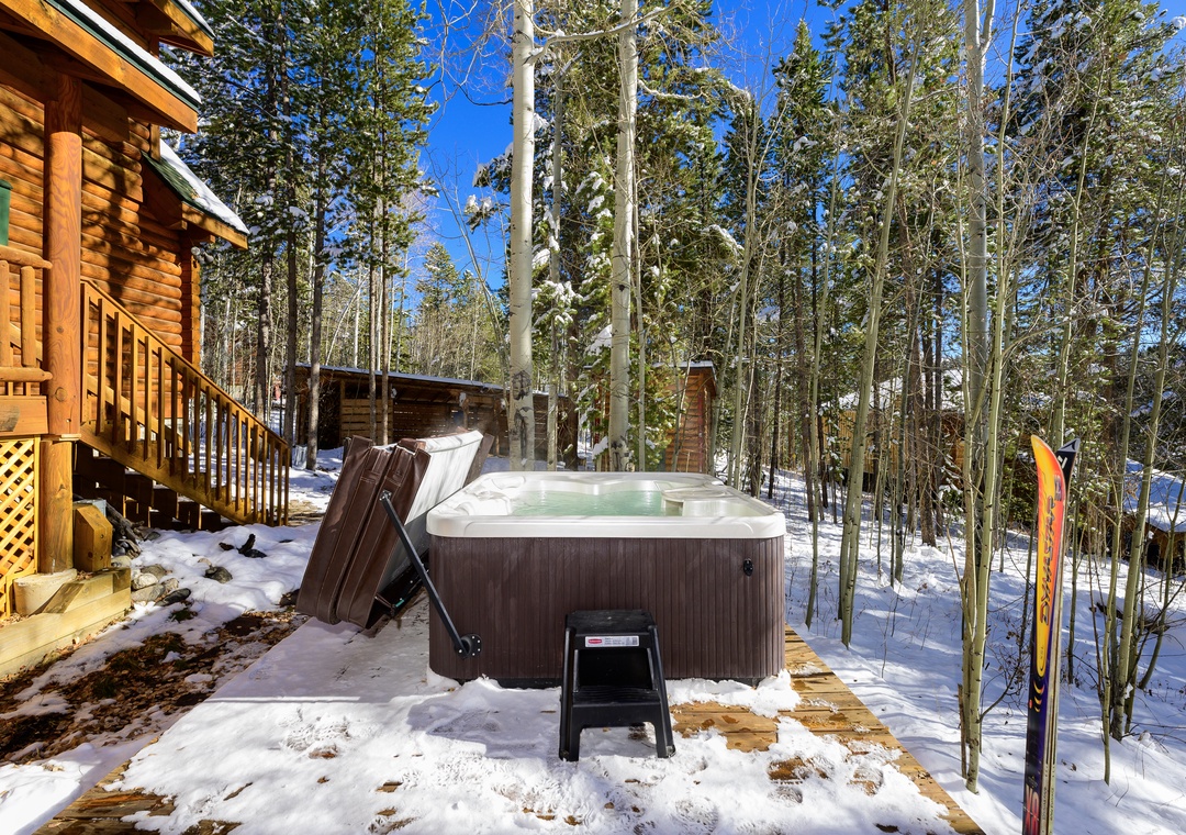 Soak in your private hot tub surrounded by snow-dusted aspens and pristine wilderness after a day on the slopes.