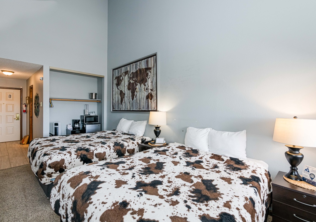 645 Silvercreek Inn Room