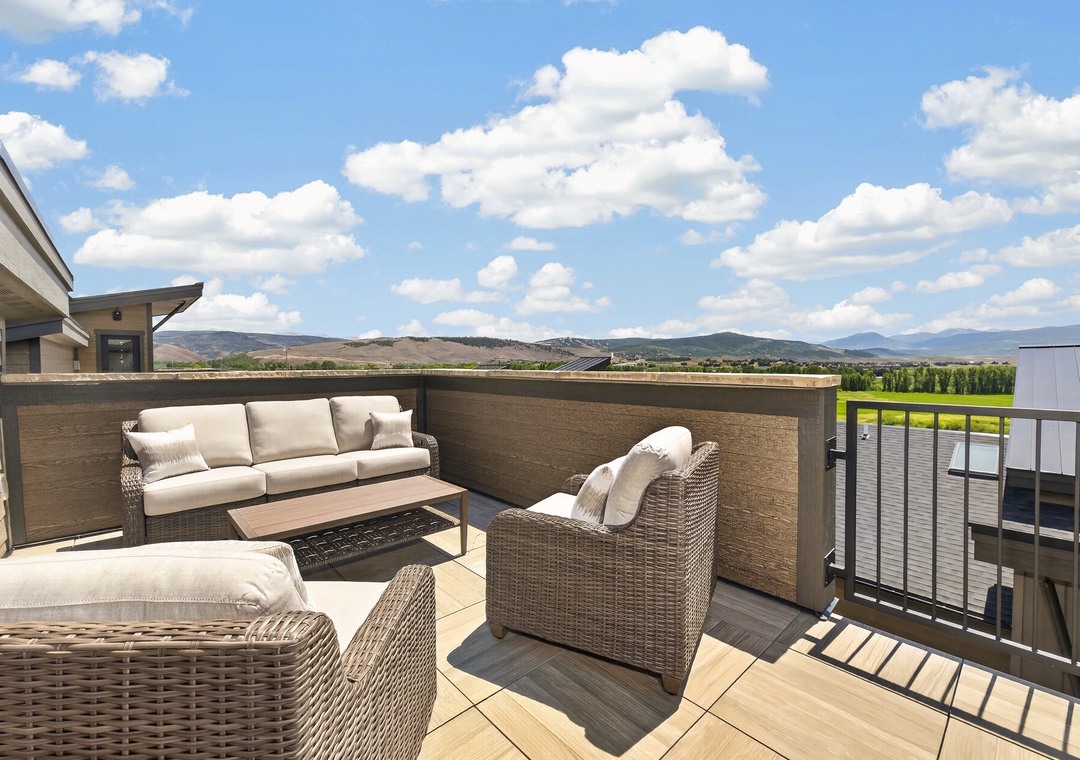 Settle into your private balcony with sweeping mountain views and plush wicker seating. Let the open sky and peaceful landscape be your backdrop for morning coffee or evening unwinding.