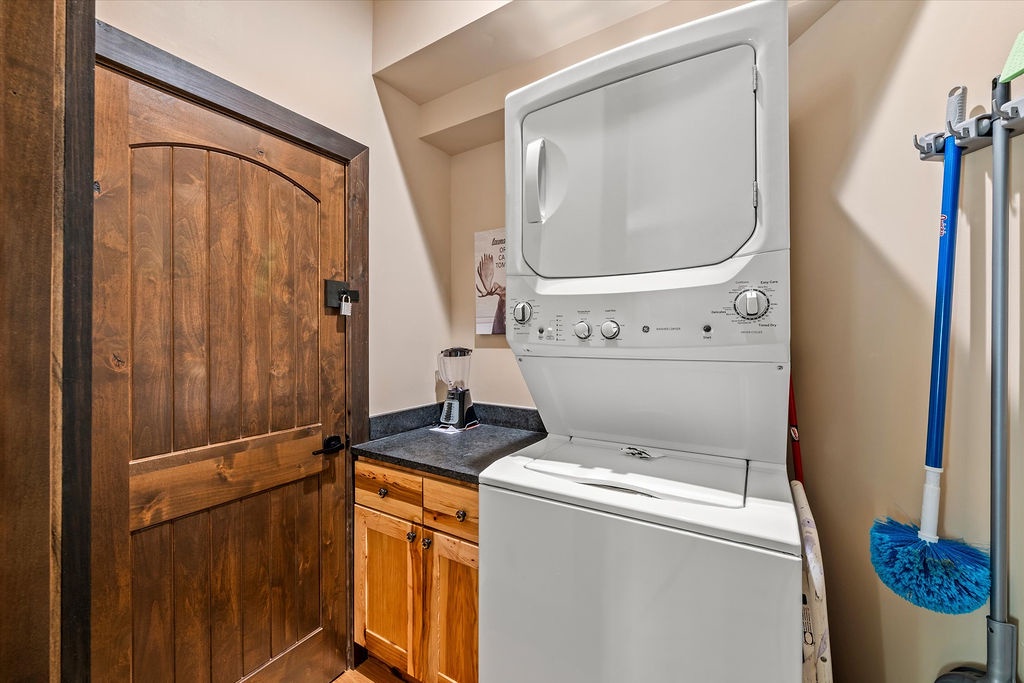 Enjoy the convenience of in-unit laundry with this full-size washer and dryer combo, plus a handy countertop for prep work. Everything you need to feel at home.