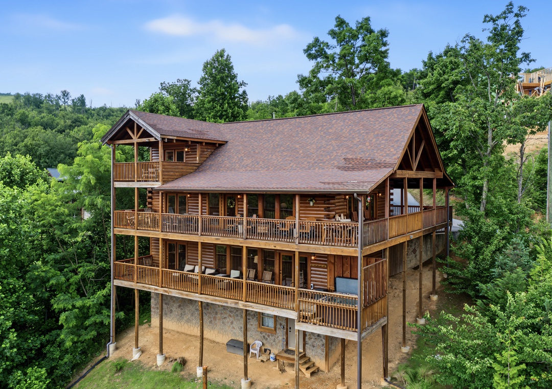 A spacious multi-level log cabin nestled in the trees, offering private balconies and abundant natural surroundings for a peaceful mountain escape.