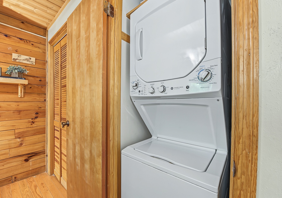A convenient in-unit washer and dryer combo means you can pack lighter and keep your wardrobe fresh throughout your stay—perfect for longer trips or outdoor adventures.