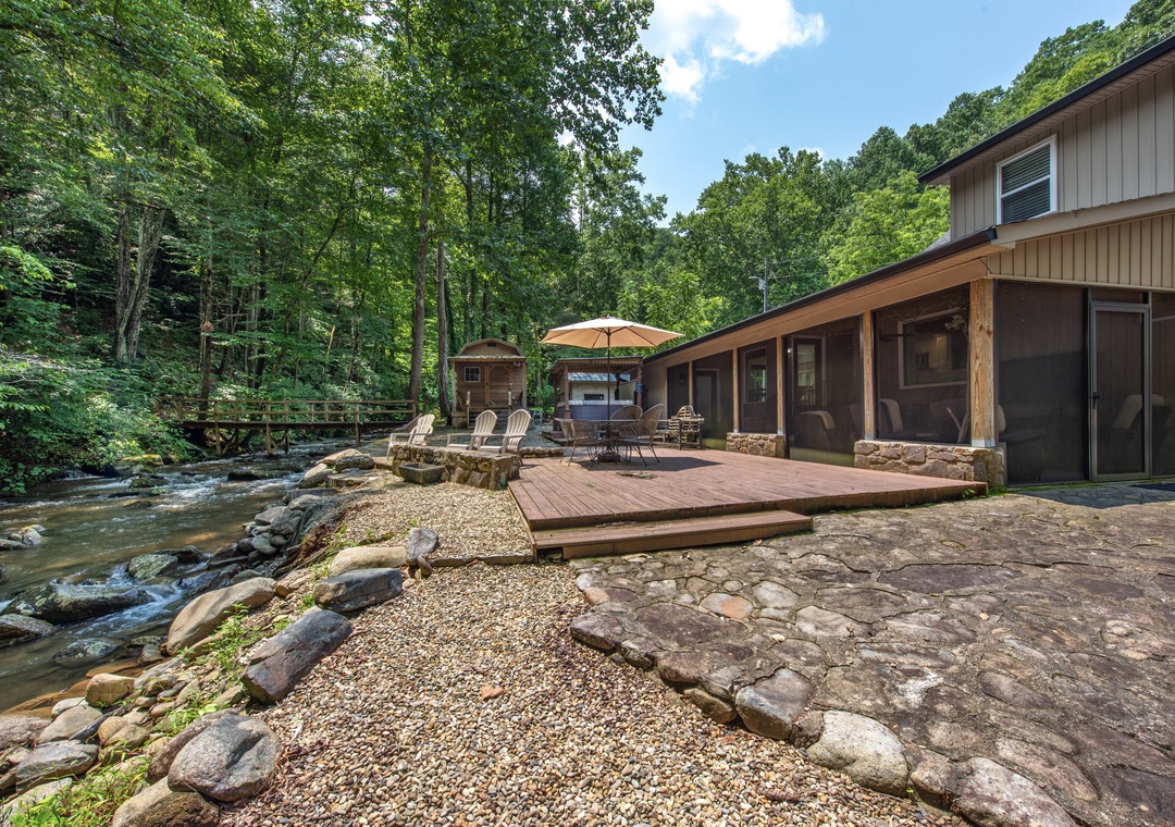 Set on a peaceful creekside, your private deck overlooks gently flowing water and towering trees. Relax in riverside seating, fire up the grill, or simply soak in the soothing forest ambiance.
