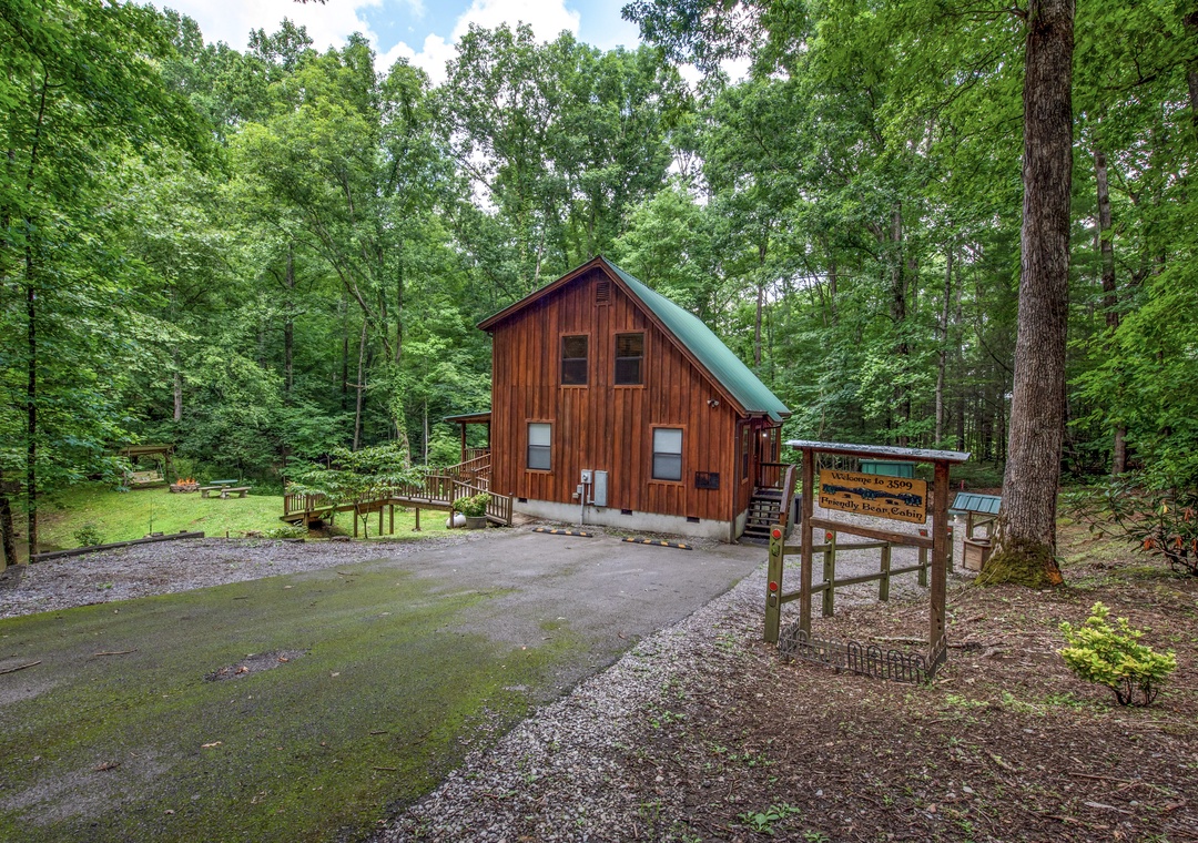 Friendly Bear Cabin 1