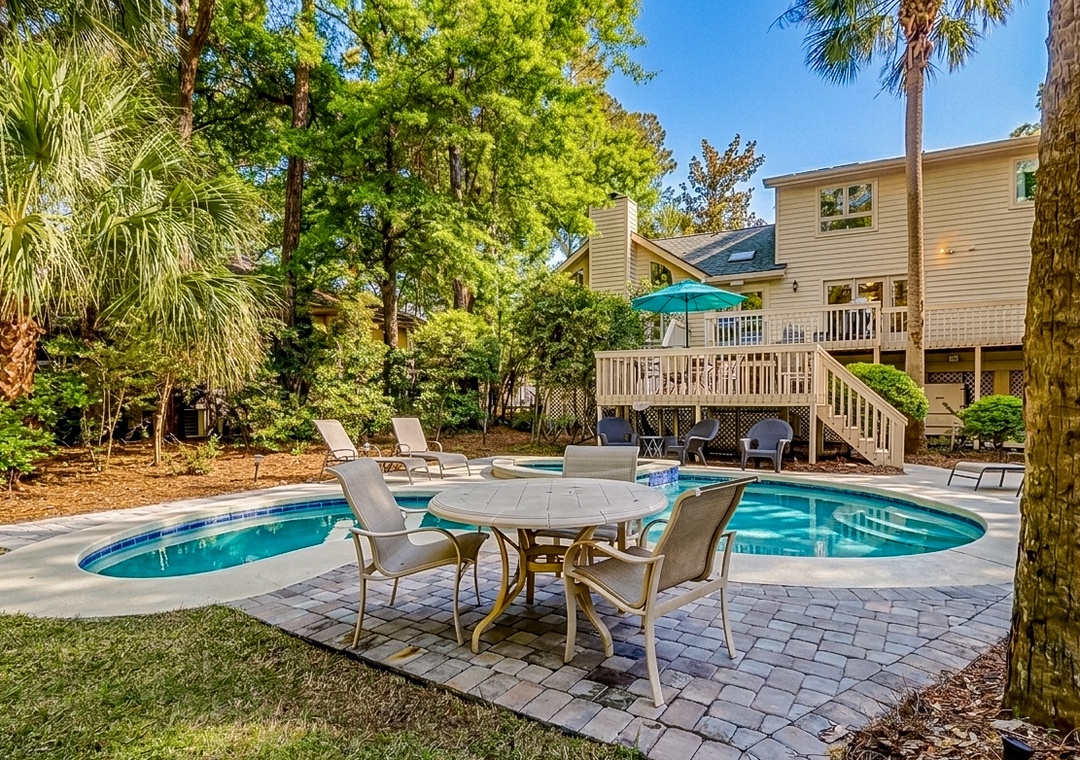 Private Pool & Outdoor Dining