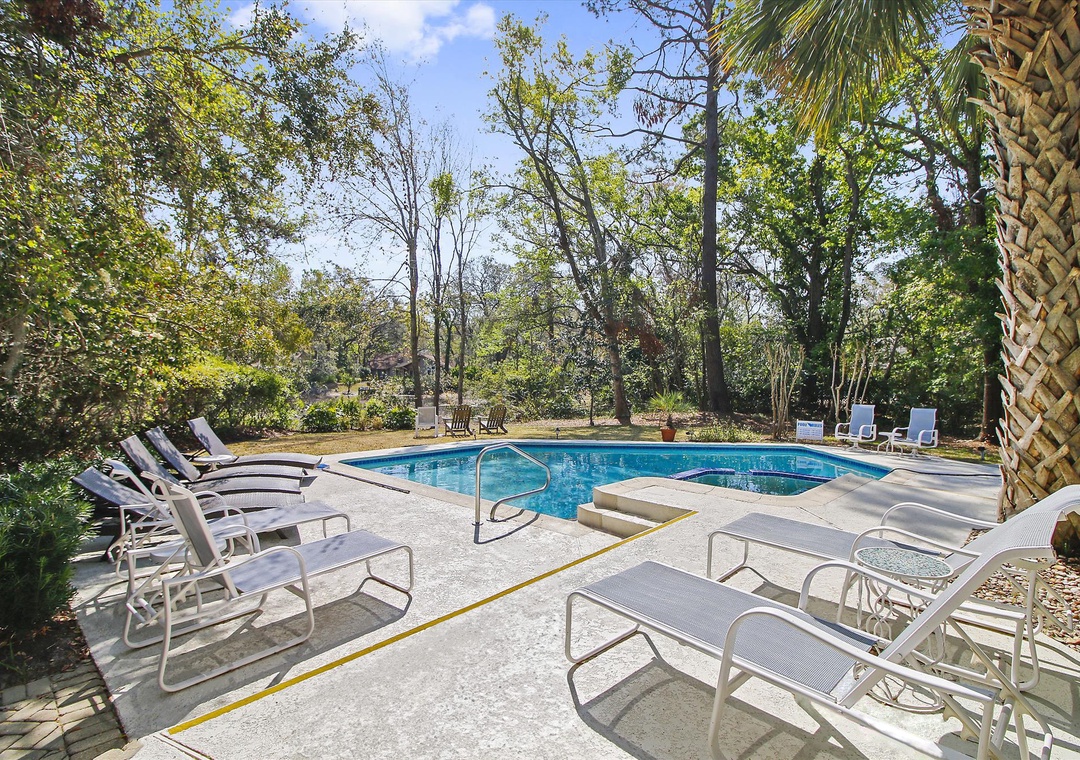 Private Pool & Deck
