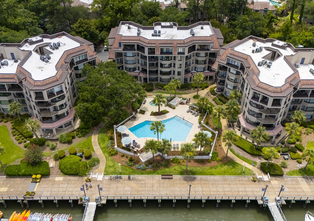 Yacht Club Villas