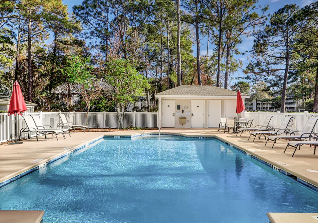 Links Complex Pool