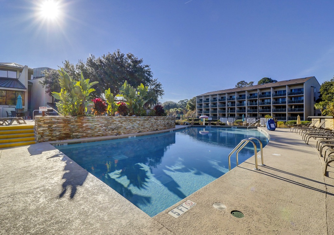 Island Club Community Pool