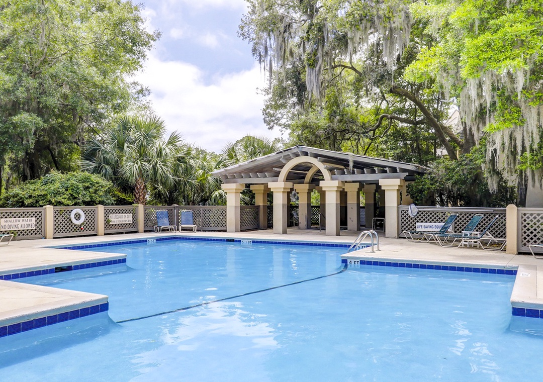 Colonnade Club Pool