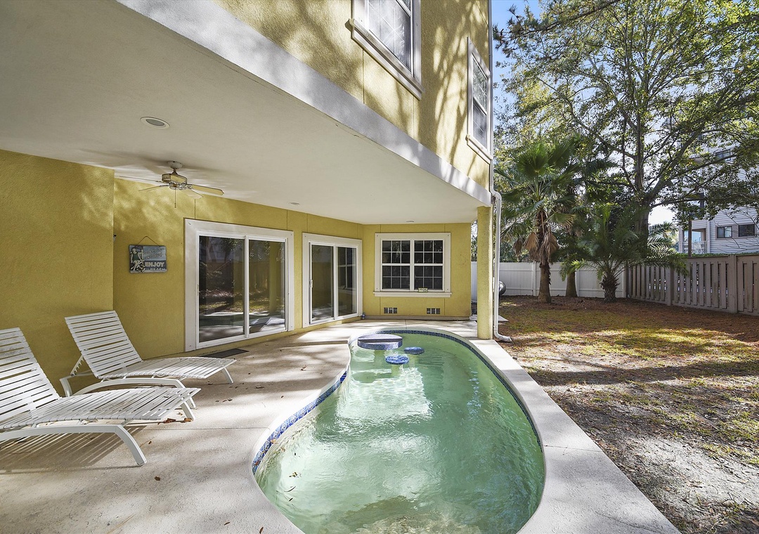 Lower Level-Pool