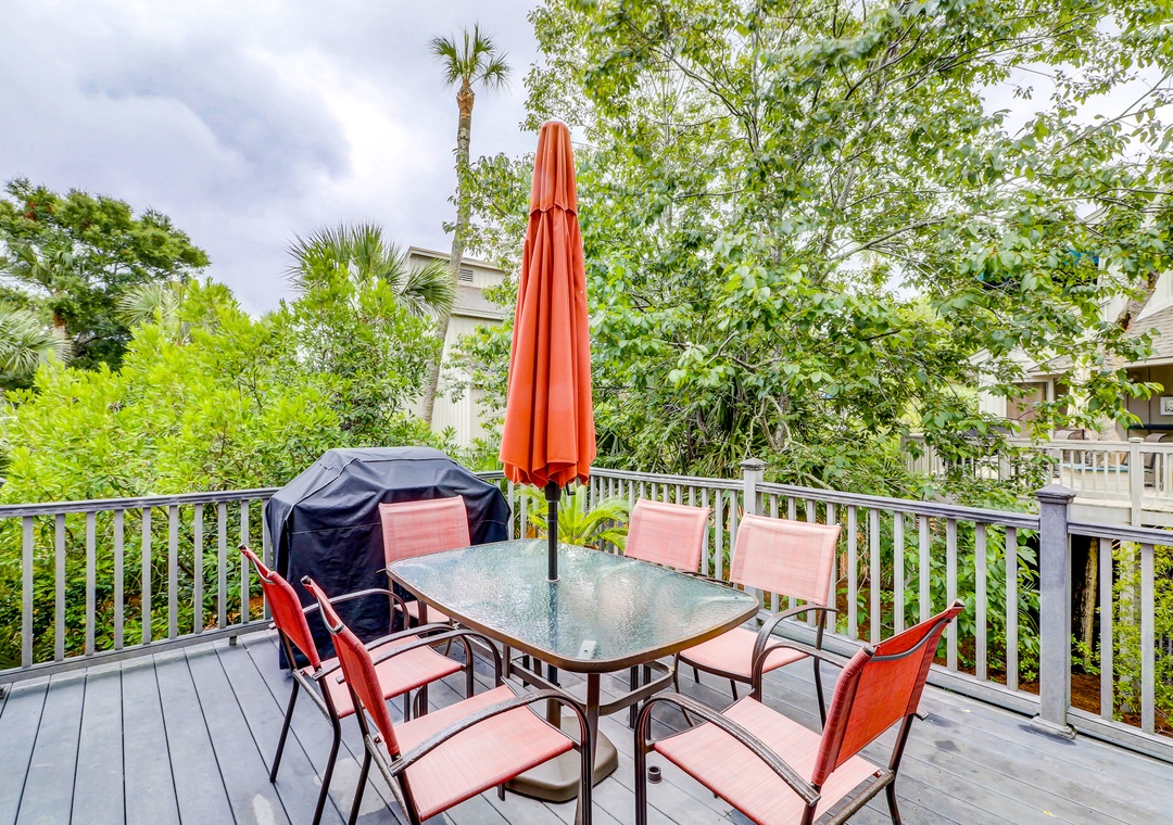 Back porch area with grill