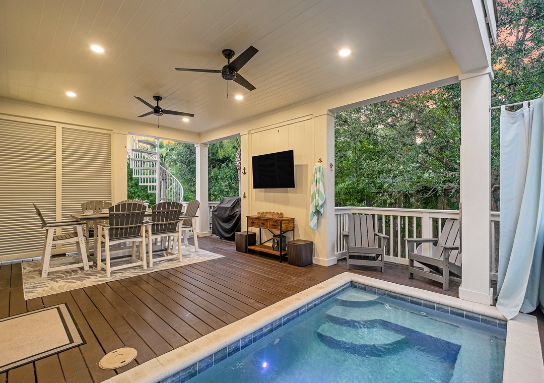 Covered dip pool for those warm summer days