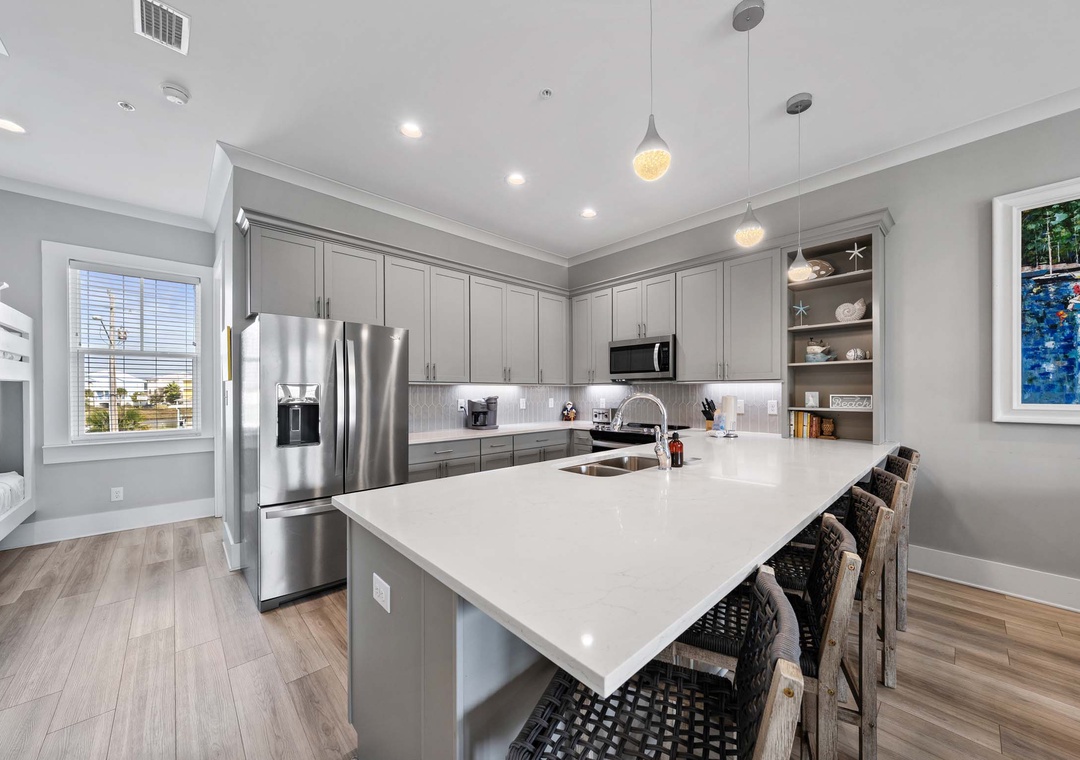 Eat-in kitchen bar seating